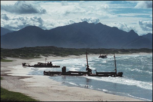 Shipwrecks at Taolagnaro